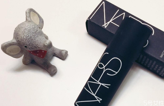 修容棒不顯色怎么辦 涂上修容棒為什么沒(méi)有效果 修容棒不顯色怎么辦 涂上修容棒為什么沒(méi)有效果