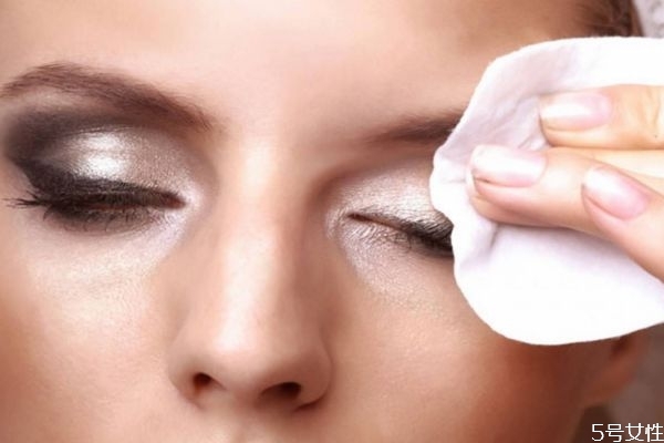 眼線可以洗掉嗎 眼線不用卸妝水能洗掉嗎 眼線可以洗掉嗎 眼線不用卸妝水能洗掉嗎