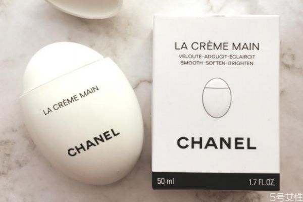香奈兒護手霜黑色和白色的區(qū)別 香奈兒護手霜真假對比 香奈兒護手霜黑色和白色的區(qū)別 香奈兒護手霜真假對比