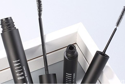 涂睫毛膏的正確方法 涂睫毛膏為什么會暈染 涂睫毛膏的正確方法 涂睫毛膏為什么會暈染