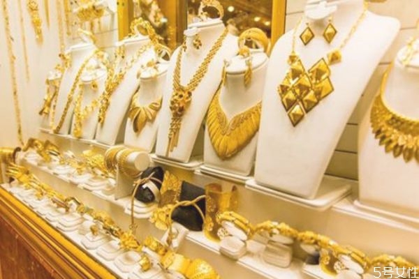 項鏈打結(jié)了怎么辦 項鏈打結(jié)了解開小妙招 項鏈打結(jié)了怎么辦 項鏈打結(jié)了解開小妙招