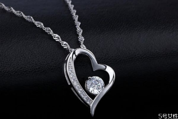 戴純銀項鏈過敏怎么辦 純銀項鏈斷了怎么辦 戴純銀項鏈過敏怎么辦 純銀項鏈斷了怎么辦