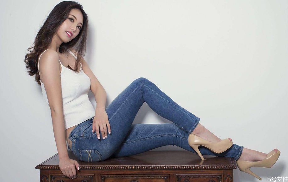 新買的牛仔褲怎么固色 牛仔褲固色的方法 新買的牛仔褲怎么固色 牛仔褲固色的方法