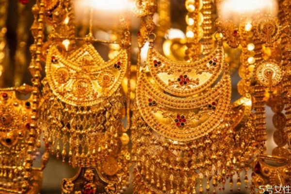 項鏈打結(jié)了怎么辦 項鏈打結(jié)了解開小妙招 項鏈打結(jié)了怎么辦 項鏈打結(jié)了解開小妙招