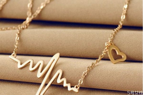 彩金項鏈變黑怎么洗 彩金項鏈保養(yǎng)法則 彩金項鏈變黑怎么洗 彩金項鏈保養(yǎng)法則