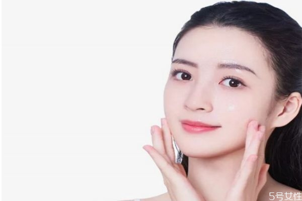 為什么女性月經(jīng)前愛(ài)長(zhǎng)痘 月經(jīng)期間長(zhǎng)痘痘怎么辦