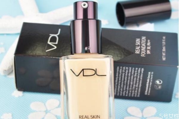 為什么抹了粉底會長痘痘 為什么抹完粉底后皮膚會翹皮 為什么抹了粉底會長痘痘 為什么抹完粉底后皮膚會翹皮