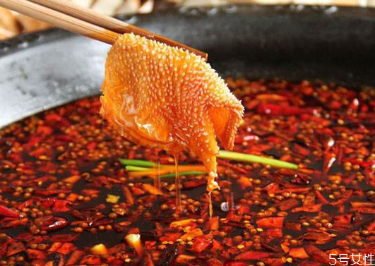 火鍋底料放多少 先放火鍋底料還是先燒水 火鍋底料放多少 先放火鍋底料還是先燒水