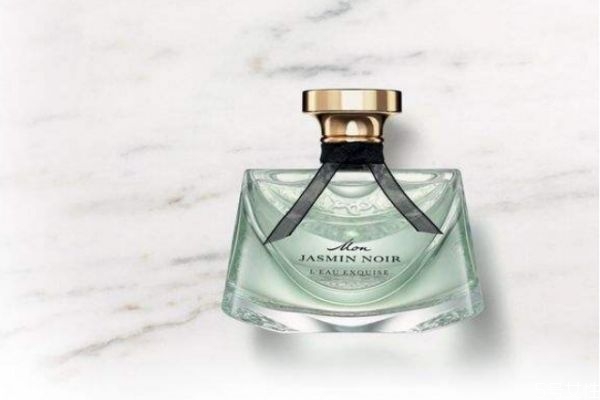 香水怎么噴不濃又好聞 噴香水一般噴幾下合適 香水怎么噴不濃又好聞 噴香水一般噴幾下合適