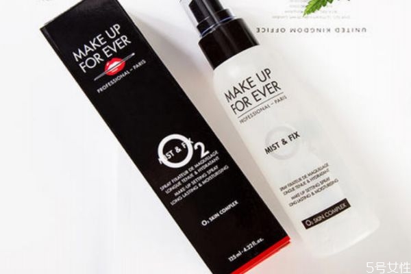 為什么用了散粉還用定妝噴霧 定妝噴霧和粉餅的順序 為什么用了散粉還用定妝噴霧 定妝噴霧和粉餅的順序