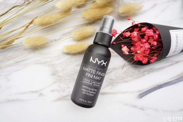 定妝噴霧的原理是什么 定妝噴霧的作用 定妝噴霧的原理是什么 定妝噴霧的作用