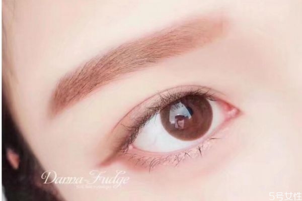 戴美瞳老是眨眼怎么辦 美瞳滑片一般會滑到哪 戴美瞳老是眨眼怎么辦 美瞳滑片一般會滑到哪