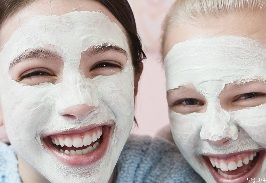 冬天面膜是熱敷還是冷敷 冬天怎么敷面膜才正確 冬天面膜是熱敷還是冷敷 冬天怎么敷面膜才正確