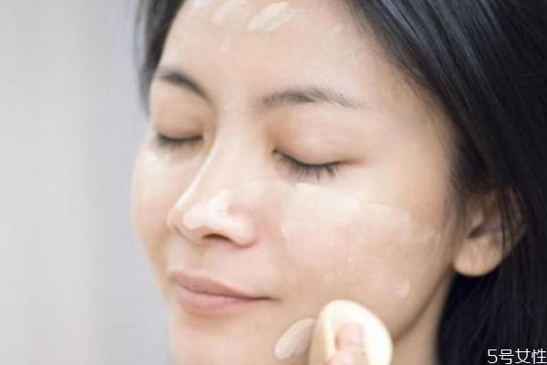 好壞粉底液有什么區(qū)別 如何辨別粉底液的好壞 好壞粉底液有什么區(qū)別 如何辨別粉底液的好壞