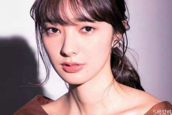 化眼妝需要哪些必備品 化眼妝的正確步驟 化眼妝需要哪些必備品 化眼妝的正確步驟