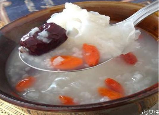 銀耳熬多久膠質(zhì)會(huì)出來 銀耳不出膠怎么補(bǔ)救 銀耳熬多久膠質(zhì)會(huì)出來 銀耳不出膠怎么補(bǔ)救