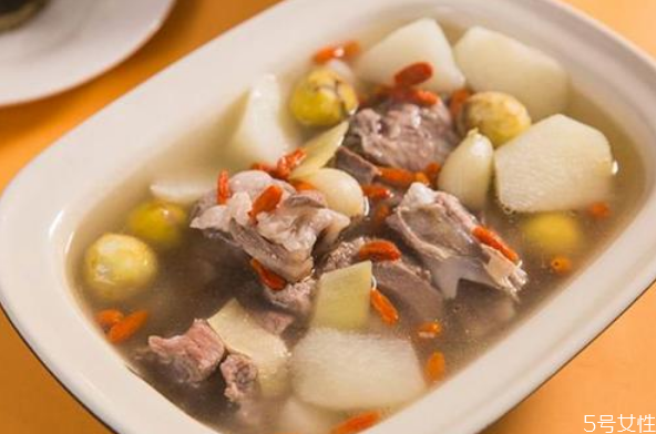 板栗煲什么湯比較好喝 板栗煲湯的做法大全 板栗煲什么湯比較好喝 板栗煲湯的做法大全