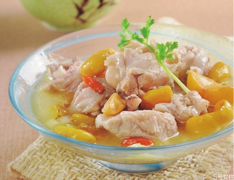 板栗煲什么湯比較好喝 板栗煲湯的做法大全 板栗煲什么湯比較好喝 板栗煲湯的做法大全