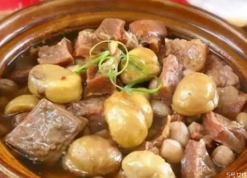 羊肉湯里能放板栗嗎 板栗羊肉湯怎么做 羊肉湯里能放板栗嗎 板栗羊肉湯怎么做