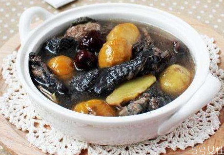 板栗烏雞湯的做法 板栗烏雞湯的功效與作用 板栗烏雞湯的做法 板栗烏雞湯的功效與作用