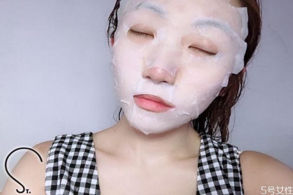 去角質(zhì)后可以敷面膜么 敷完面膜后能去角質(zhì)嗎 去角質(zhì)后可以敷面膜么 敷完面膜后能去角質(zhì)嗎