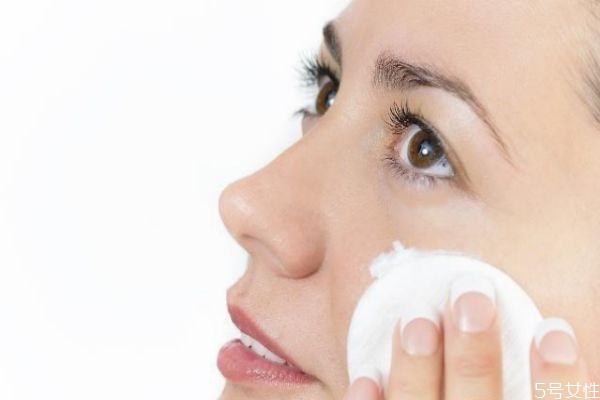 卸妝沒有卸干凈會怎么樣 卸妝沒卸干凈的征兆 卸妝沒有卸干凈會怎么樣 卸妝沒卸干凈的征兆