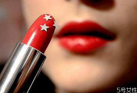 唇膏斷了怎么修復 唇膏斷了放冰箱可以接上嗎 唇膏斷了怎么修復 唇膏斷了放冰箱可以接上嗎