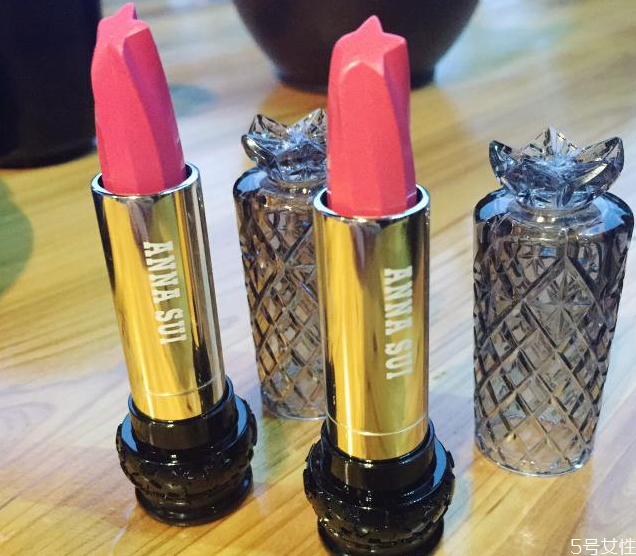 唇膏斷了怎么修復 唇膏斷了放冰箱可以接上嗎 唇膏斷了怎么修復 唇膏斷了放冰箱可以接上嗎