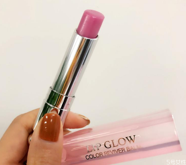 唇膏斷了怎么修復 唇膏斷了放冰箱可以接上嗎 唇膏斷了怎么修復 唇膏斷了放冰箱可以接上嗎