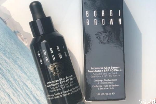 粉底液太干了加點乳還是精華 粉底液偏干怎么補救 粉底液太干了加點乳還是精華 粉底液偏干怎么補救