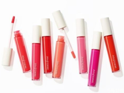 唇蜜和口紅哪個(gè)先用 唇蜜和口紅可以一起使用嗎 唇蜜和口紅哪個(gè)先用 唇蜜和口紅可以一起使用嗎