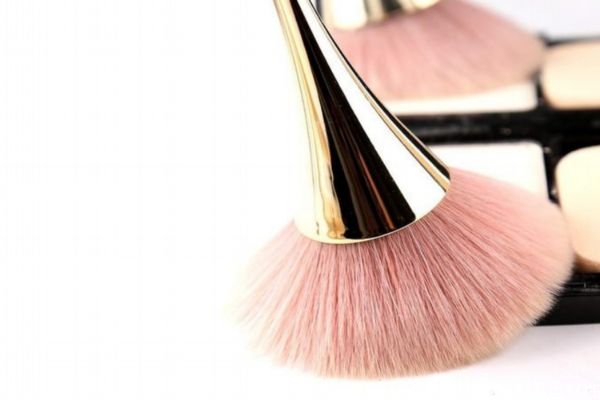 蜜粉刷用什么毛比較好 蜜粉刷可以當(dāng)腮紅刷嗎 蜜粉刷用什么毛比較好 蜜粉刷可以當(dāng)腮紅刷嗎