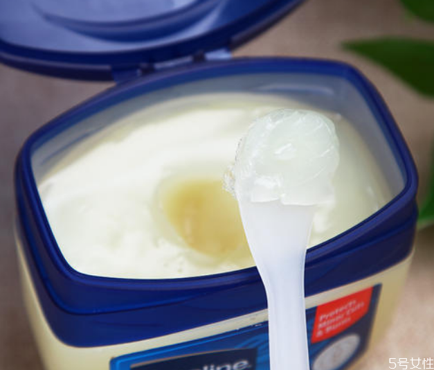 凡士林可以卸妝嗎 怎么用凡士林卸妝 凡士林可以卸妝嗎 怎么用凡士林卸妝