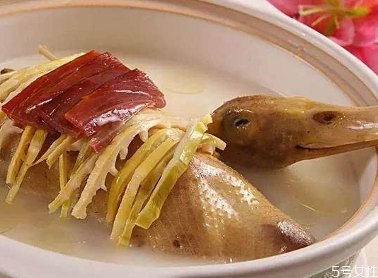 鴨子湯用高壓鍋壓多久 鴨子湯里燉什么好吃 鴨子湯用高壓鍋壓多久 鴨子湯里燉什么好吃