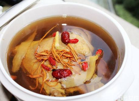 鴨子湯用什么鴨子最好 老鴨湯是公鴨好還是母鴨好 鴨子湯用什么鴨子最好 老鴨湯是公鴨好還是母鴨好