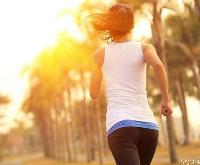 運動減肥可以吃零食嗎 運動減肥兩個月能瘦多少斤 運動減肥可以吃零食嗎 運動減肥兩個月能瘦多少斤