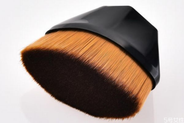碗狀粉底刷和牙刷粉底刷哪個(gè)好 粉底刷怎么用不會(huì)有刷痕 碗狀粉底刷和牙刷粉底刷哪個(gè)好 粉底刷怎么用不會(huì)有刷痕
