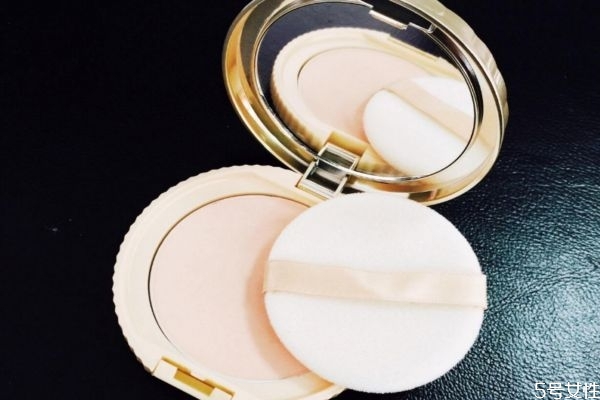 粉餅怎么換上替換裝 更換粉餅替換裝步驟 粉餅怎么換上替換裝 更換粉餅替換裝步驟