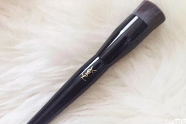 粉底刷不洗第二天會(huì)干嗎 粉底刷是不是每次都要洗 粉底刷不洗第二天會(huì)干嗎 粉底刷是不是每次都要洗