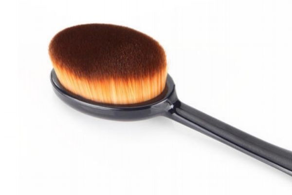 碗狀粉底刷和牙刷粉底刷哪個(gè)好 粉底刷怎么用不會(huì)有刷痕 碗狀粉底刷和牙刷粉底刷哪個(gè)好 粉底刷怎么用不會(huì)有刷痕