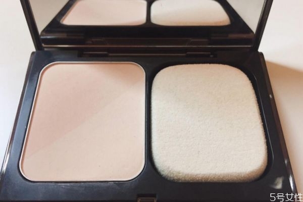 粉餅可以當(dāng)?shù)讑y用嗎 粉餅打開2年還能用嗎 粉餅可以當(dāng)?shù)讑y用嗎 粉餅打開2年還能用嗎