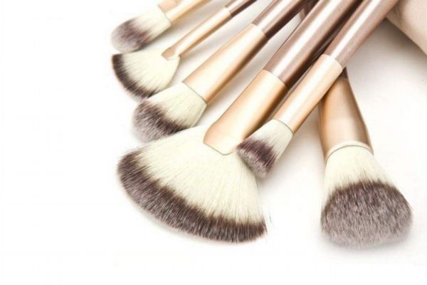 化妝刷需要晾多久才干 化妝刷變形修復(fù)小妙招 化妝刷需要晾多久才干 化妝刷變形修復(fù)小妙招