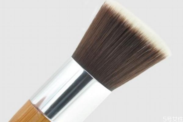 平頭粉底刷好用嗎 平頭粉底刷使用注意事項(xiàng) 平頭粉底刷好用嗎 平頭粉底刷使用注意事項(xiàng)
