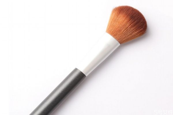 化妝刷不洗會導致粉刺嗎 沒有洗刷液怎么洗化妝刷 化妝刷不洗會導致粉刺嗎 沒有洗刷液怎么洗化妝刷