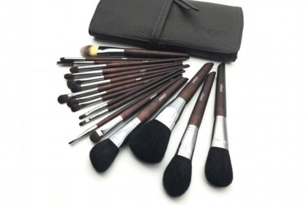 化妝刷可以用洗面奶洗嗎 化妝刷能用來干洗嗎 化妝刷可以用洗面奶洗嗎 化妝刷能用來干洗嗎