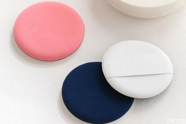 海綿粉撲怎么看好不好 氣墊粉撲和海綿粉撲有什么區(qū)別 海綿粉撲怎么看好不好 氣墊粉撲和海綿粉撲有什么區(qū)別