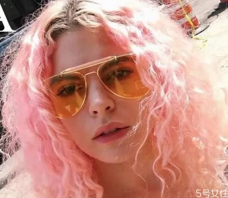 染粉色可以保持多久 粉色頭發(fā)會掉成什么顏色 染粉色可以保持多久 粉色頭發(fā)會掉成什么顏色