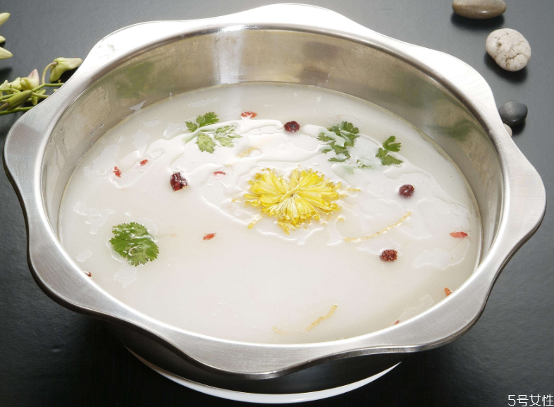 清湯火鍋上火嗎 清湯火鍋為什么也上火 清湯火鍋上火嗎 清湯火鍋為什么也上火