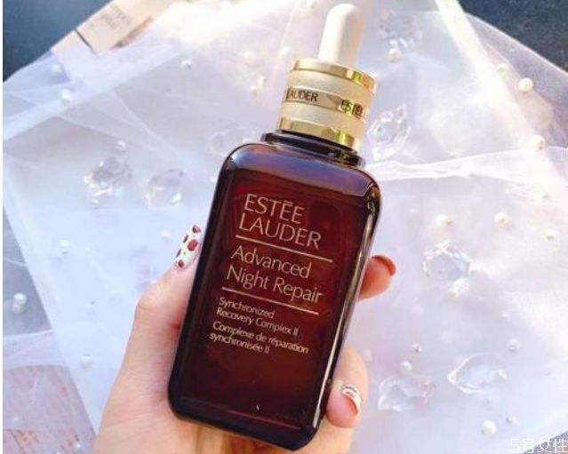 雅詩蘭黛小棕瓶6代和7代哪個好 雅詩蘭黛小棕瓶有幾個版本 雅詩蘭黛小棕瓶6代和7代哪個好 雅詩蘭黛小棕瓶有幾個版本