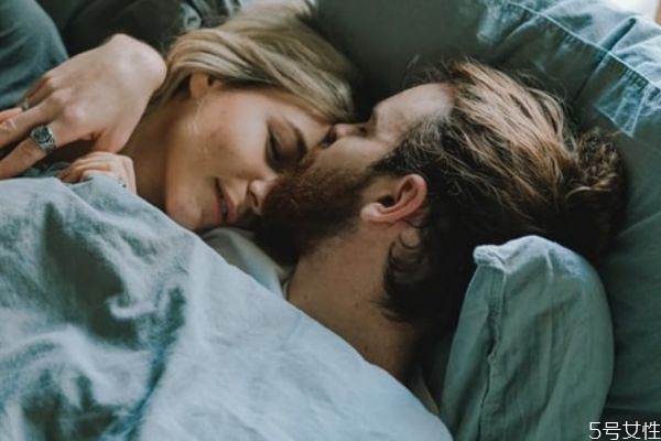 女生肯單獨(dú)跟你出去玩代表什么 女生愿意約會(huì)的暗示 女生肯單獨(dú)跟你出去玩代表什么 女生愿意約會(huì)的暗示